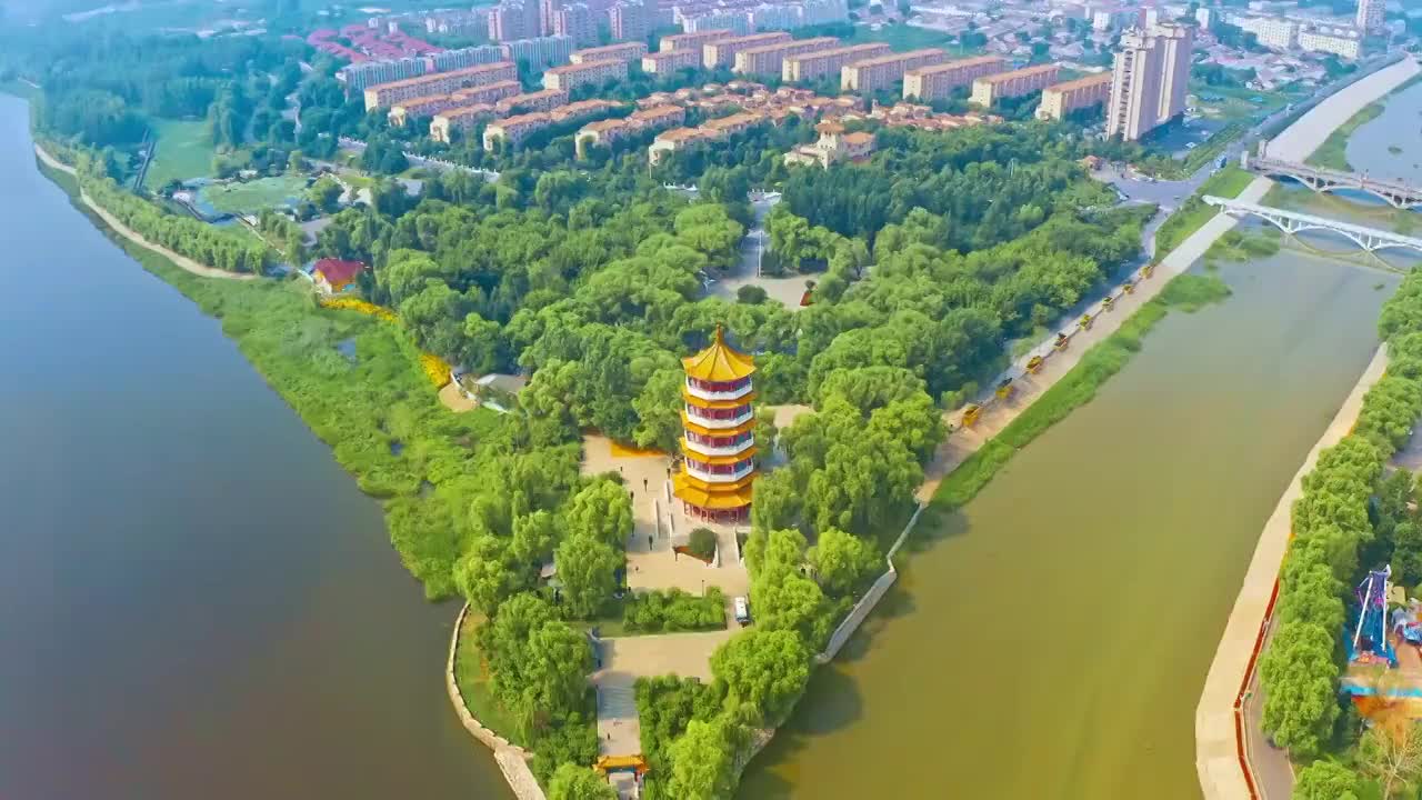 中国吉林省梅河口腾龙阁地标夏春季建筑航拍视频素材