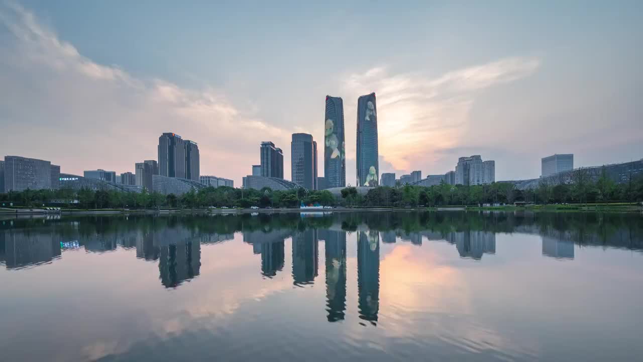成都市高新区金融城（金融双塔）城市天际线4K分辨率日转夜延时摄影视频素材