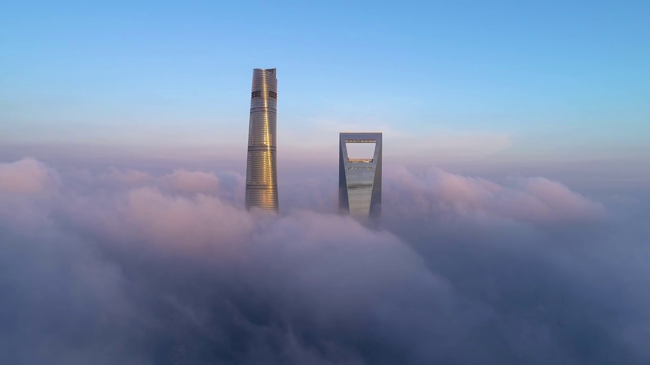 上海浦东陆家嘴摩天大楼城市建筑平流雾高空云层全景日出4K航拍视频素材