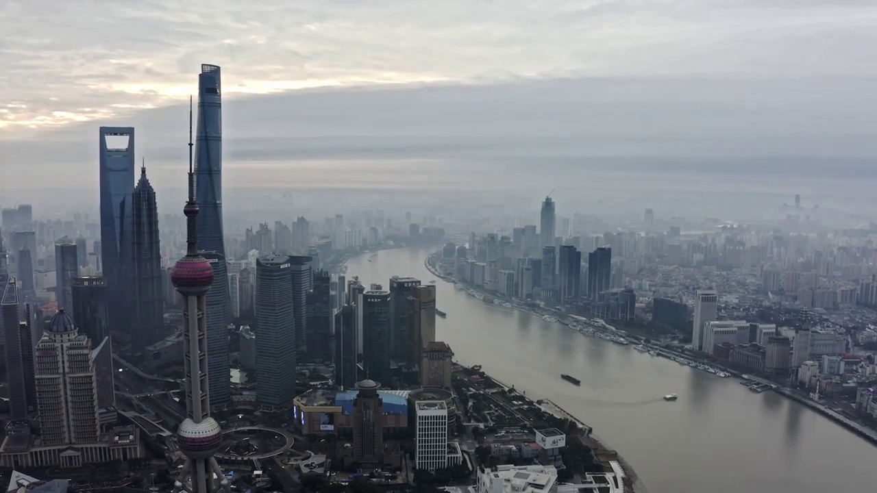 上海外滩航拍，空境城市风光清晨4K航拍视频素材