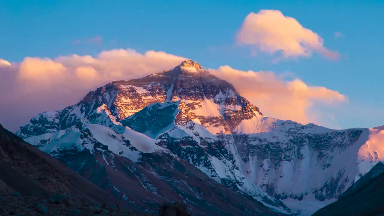 世界最高峰，珠穆朗玛峰，日落，日照金山视频下载
