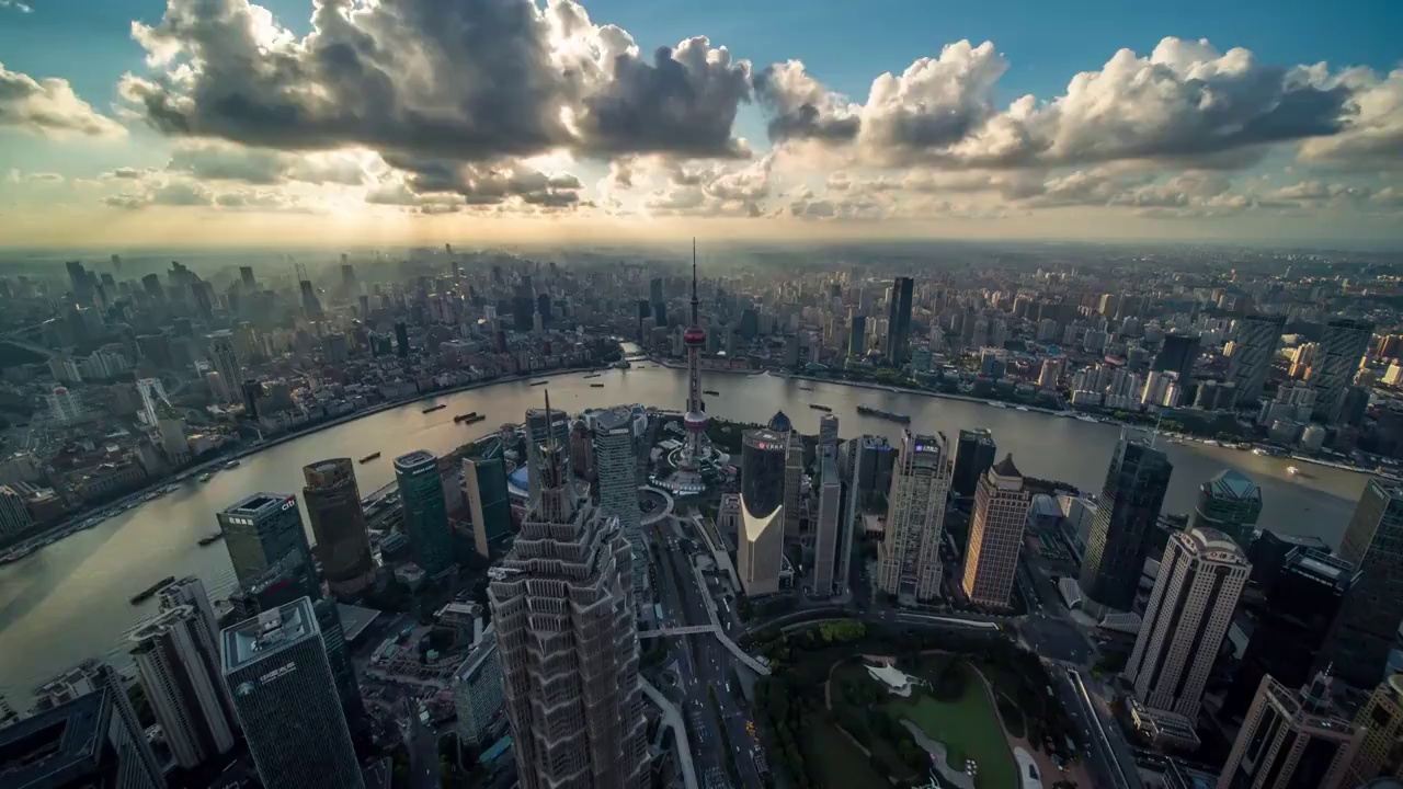 日落时分的上海市中心地区黄浦江两岸的风光视频素材
