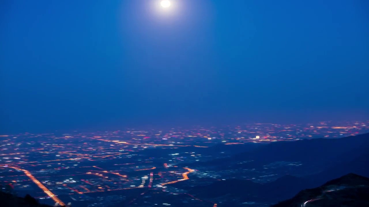 从西山眺望满月升视频素材