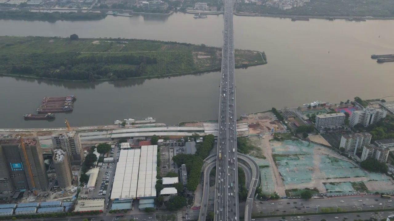 航拍广州市天河区东圃特大桥川流不息的车辆视频素材