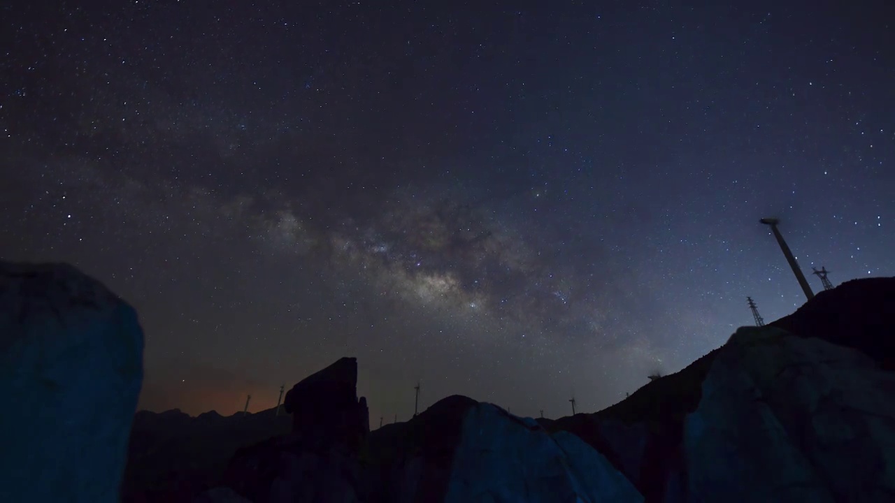 荒山夜间风电剪影 银河升起 延时视频下载