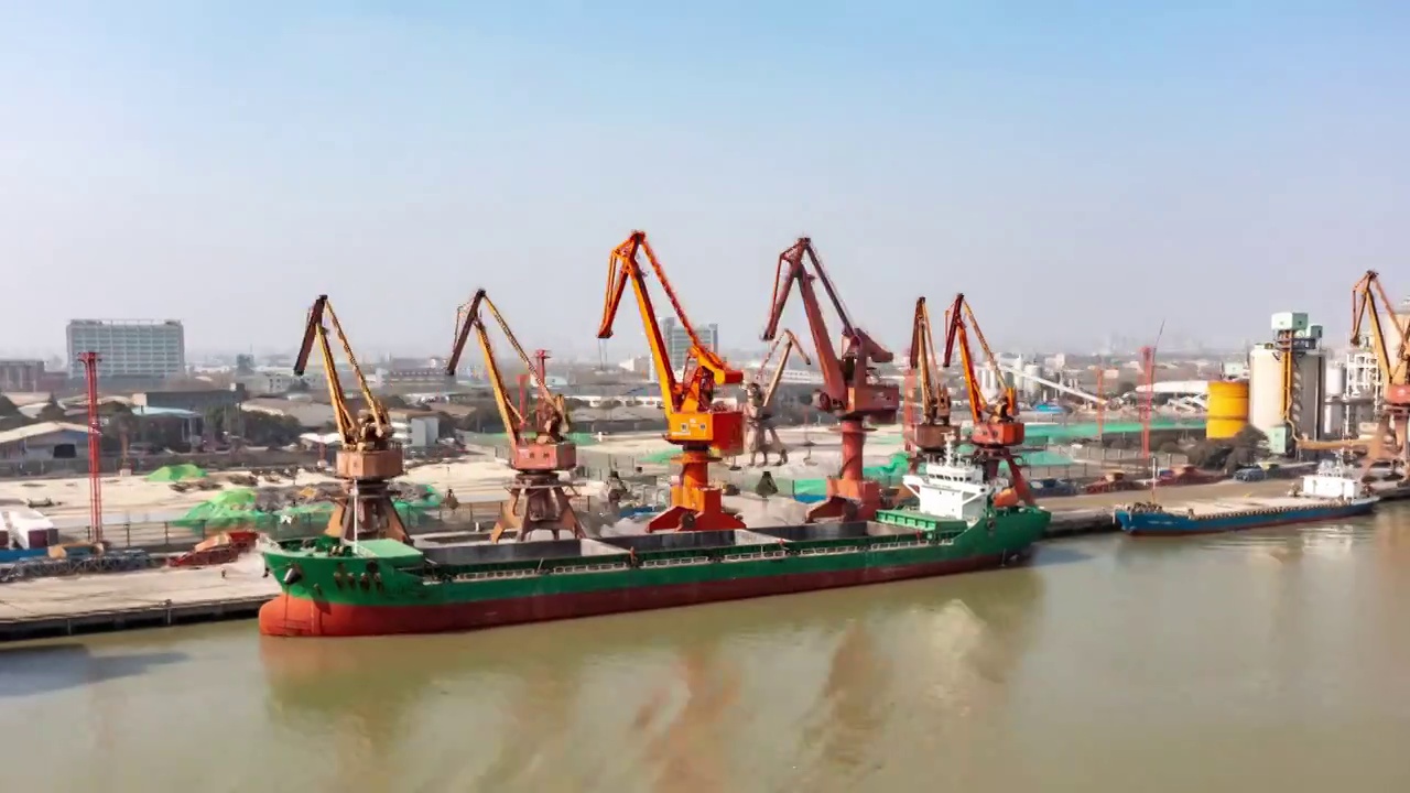 航拍上海黄浦江边码头4k延时视频素材