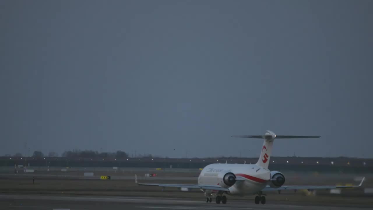 正在起飞的民航客机4k升格视频视频素材