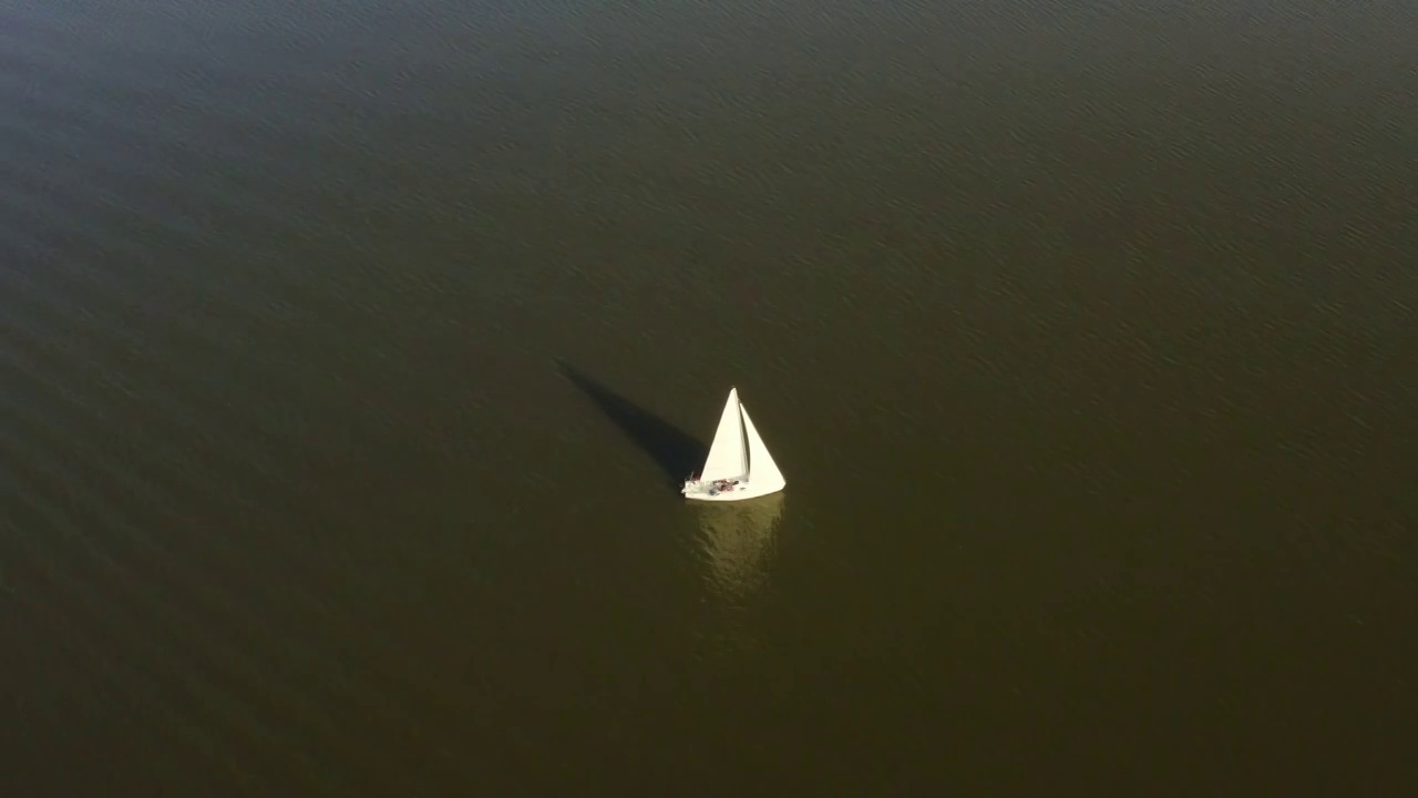 湖上的帆船4k视频视频素材
