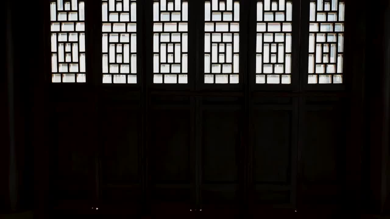 中式院子庭院室内百叶窗窗户光影视频下载
