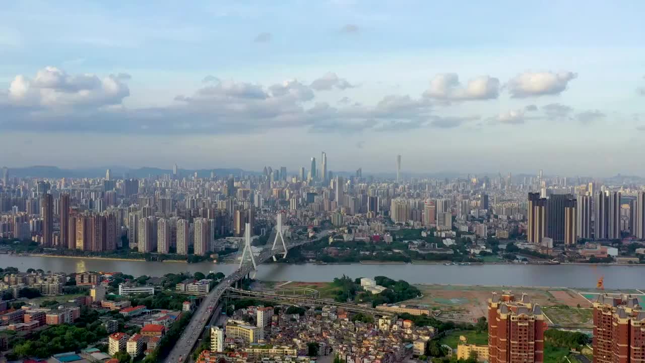 航拍广州鹤洞大桥实时视频视频下载