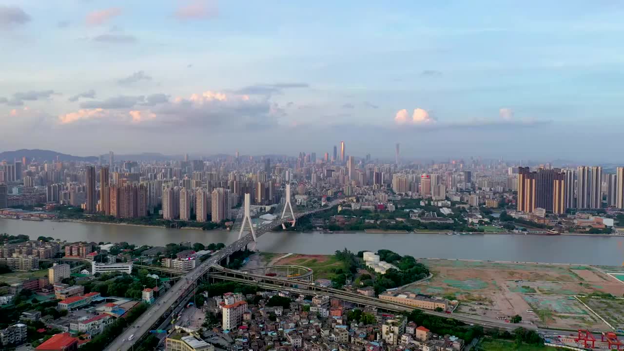 航拍广州鹤洞大桥实时视频视频下载