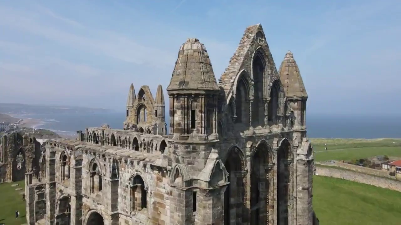 航拍英国著名建筑惠比特大教堂吸血鬼之乡视频素材