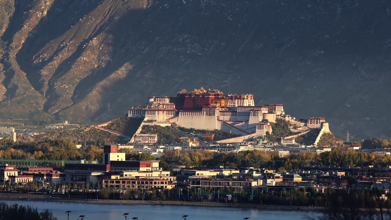 西藏拉萨布达拉宫日出延时视频素材