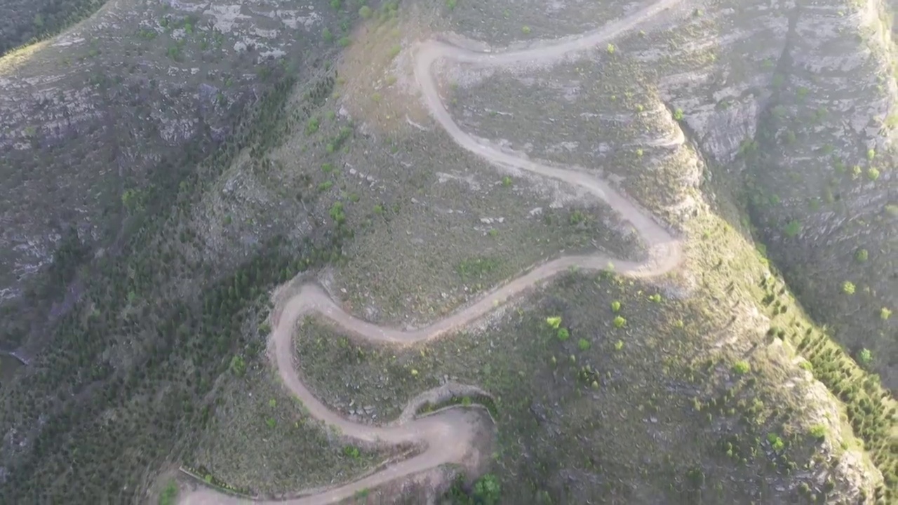 航拍济南小岭的盘山公路视频素材