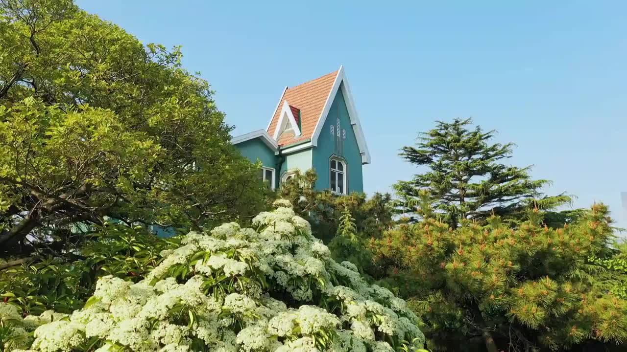 青岛八大关公主楼老建筑航拍4K视频视频素材