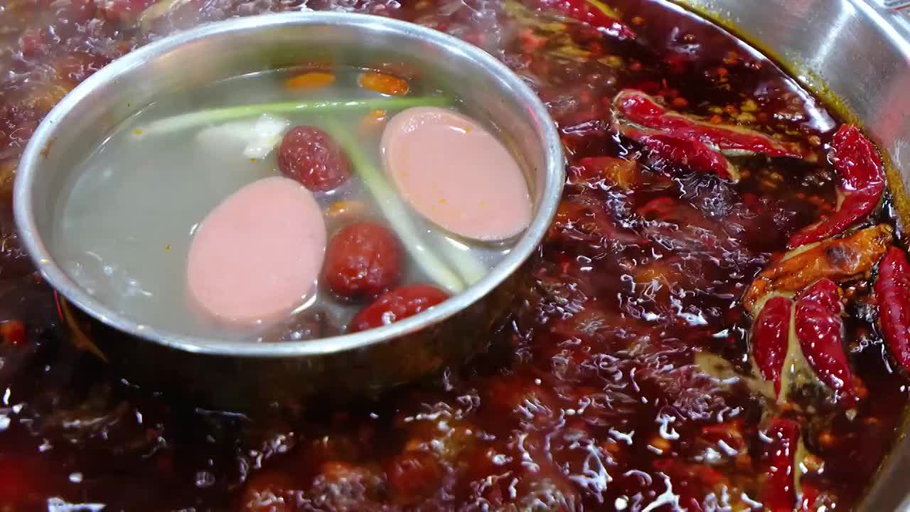 四川绵阳美食火锅,,辣椒,配菜视频素材