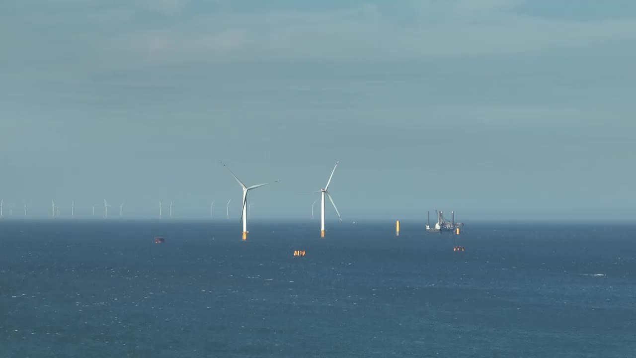 长焦视角平潭岛海面风力发电机视频素材