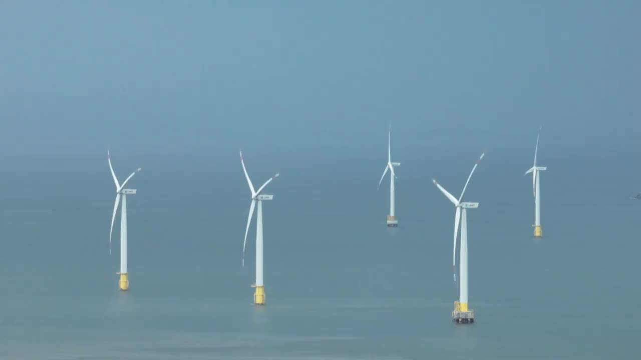 长焦视角平潭岛海面风力发电机视频素材