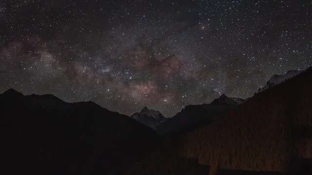 稻城亚丁的雪山银河视频素材