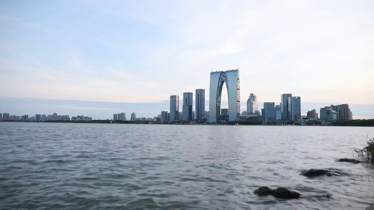 城市风光天际线苏州中心金鸡湖晚霞视频下载