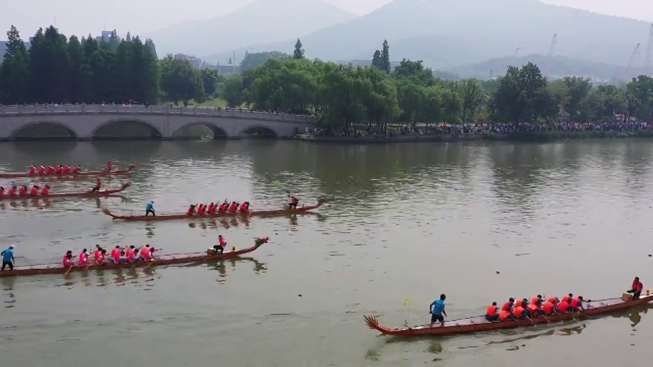 南京玄武湖上的庆端午划龙舟比赛，龙舟赛视频素材