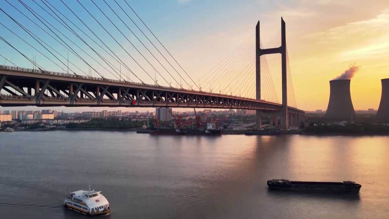 航拍上海闵浦大桥落日全景视频素材