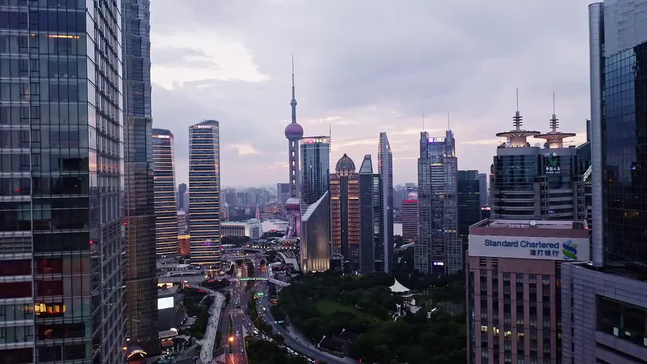 上海陆家嘴夜景航拍视频素材
