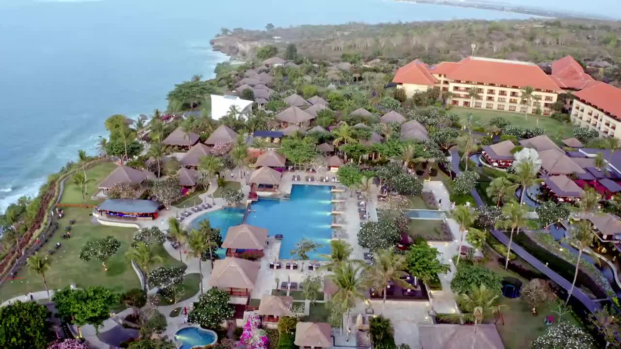 巴厘岛金巴兰湾悬崖酒店航拍视频素材