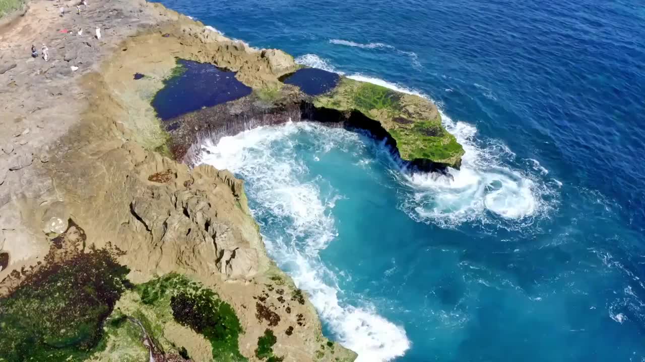 巴厘岛蓝梦岛恶魔之眼视频素材