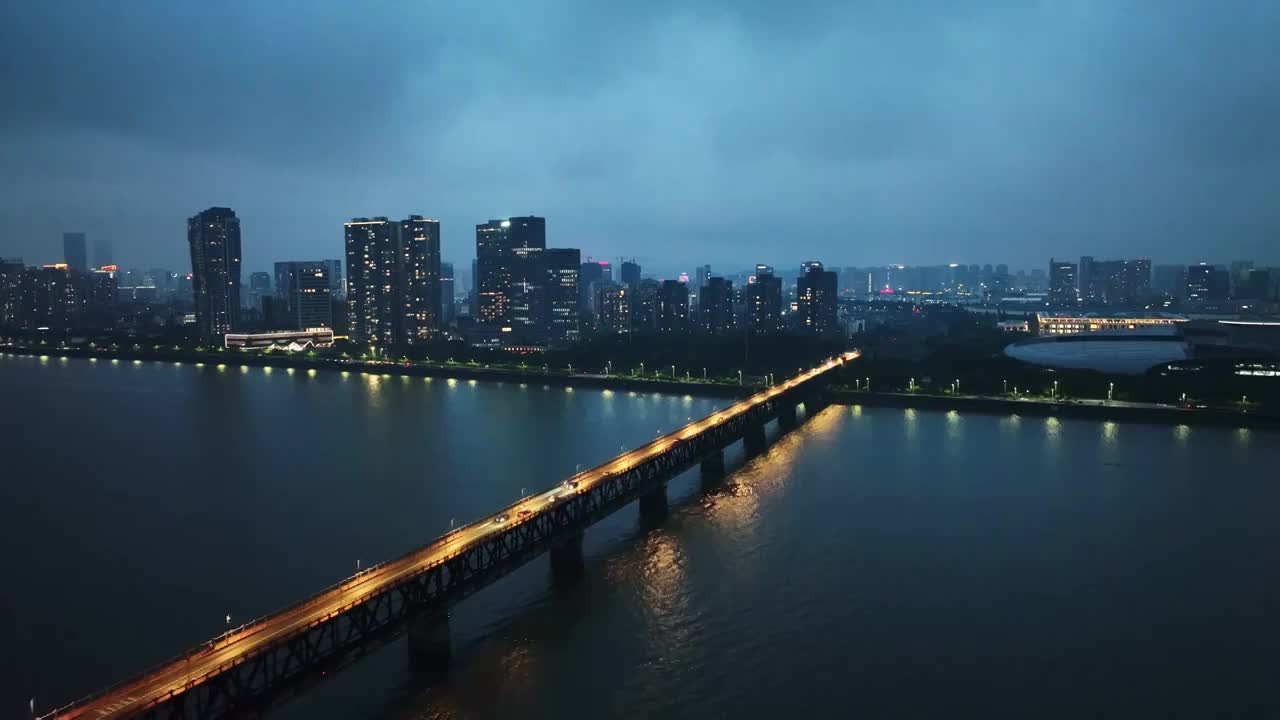 雨后傍晚的钱塘江视频素材