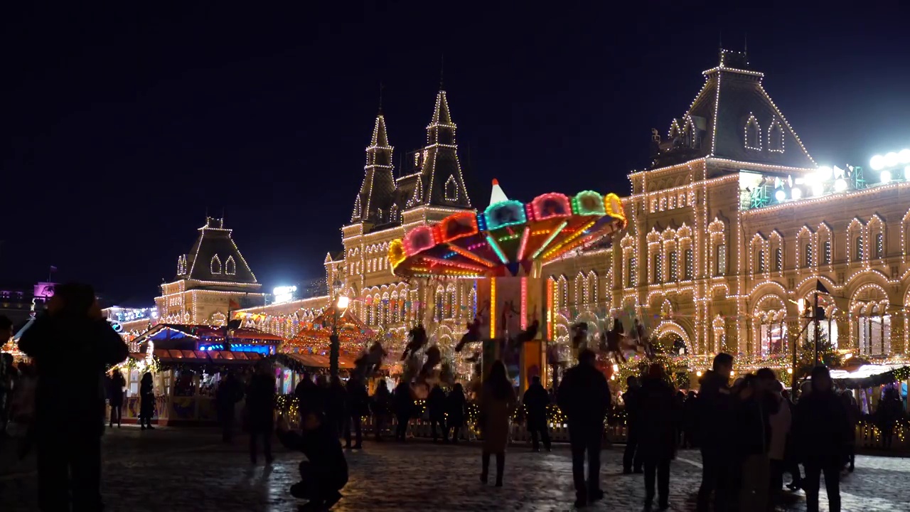 莫斯科红场的游乐设施 旋转秋千 俄罗斯小孩 游乐场视频素材