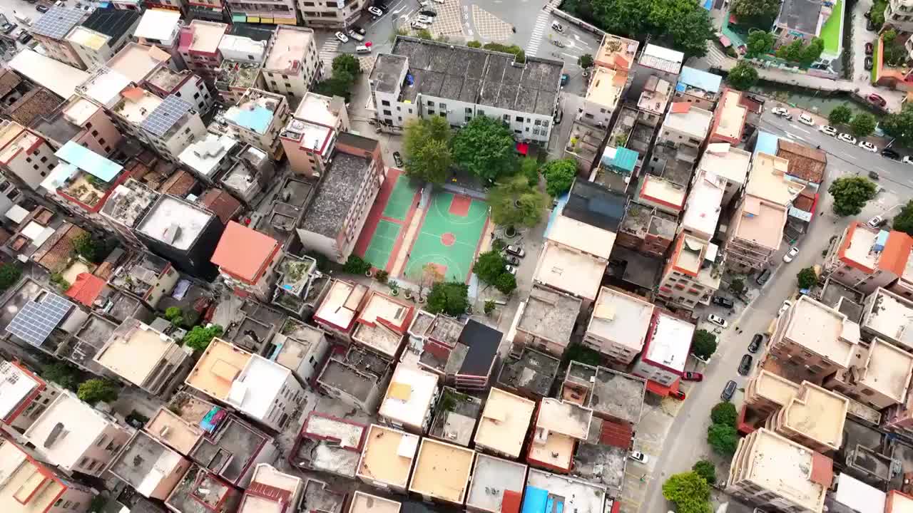 佛山顺德城中村里的篮球场视频下载