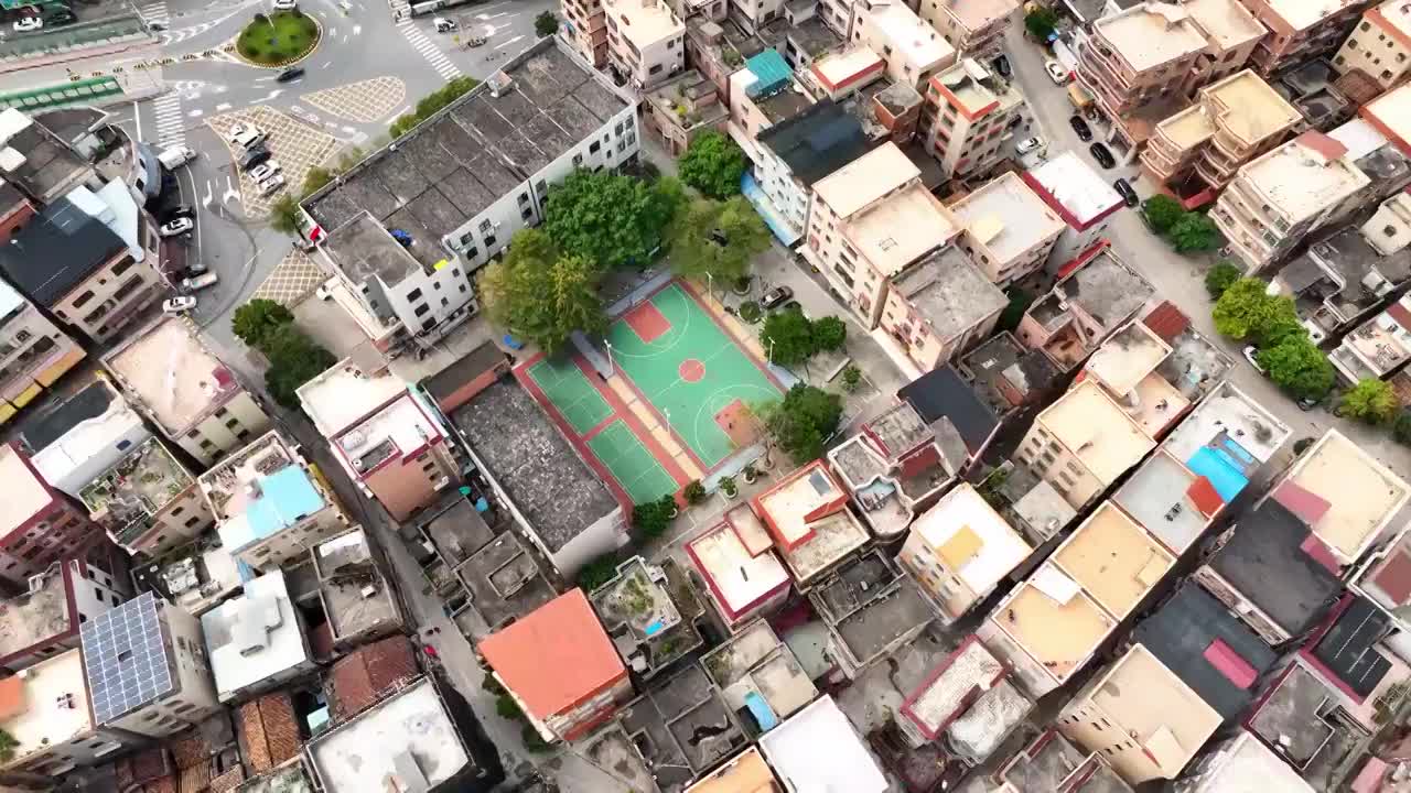 佛山顺德城中村里的篮球场视频下载