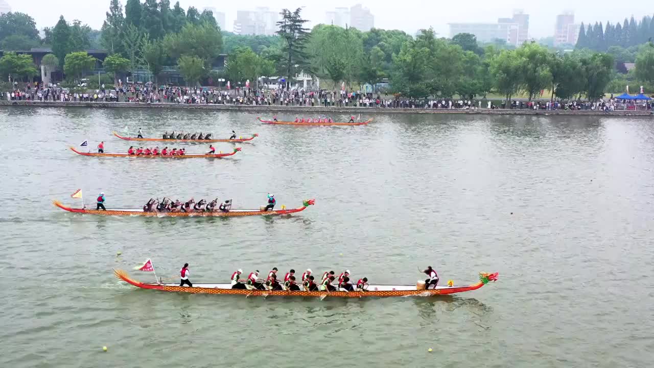 江苏南京玄武湖上的庆端午节龙舟赛，划龙舟比赛视频下载