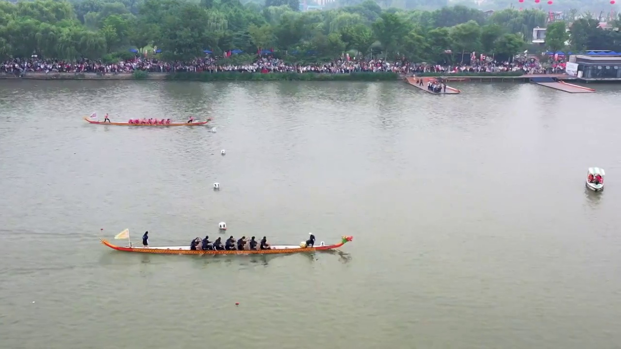 江苏省南京玄武湖上的庆端午龙舟赛，划龙舟比赛终点冲刺视频素材