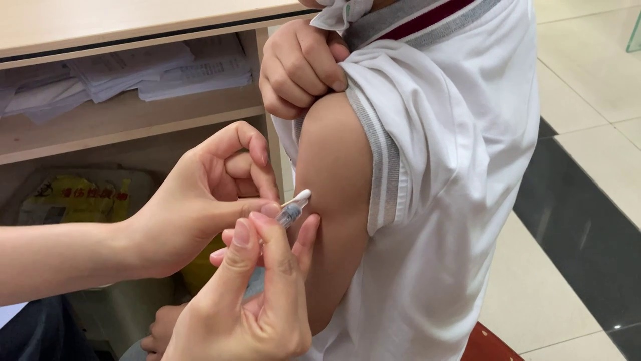 生物医疗：儿童疫苗注射接种视频素材