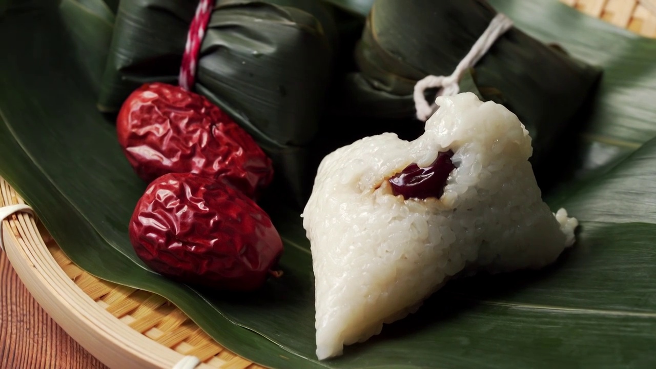 制作中国传统节日端午节特色食品粽子视频素材