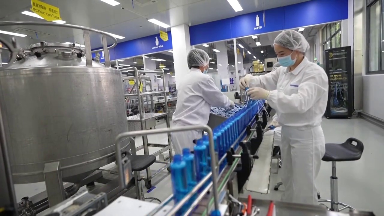 上海工厂复工复产护肤品轻工业视频素材