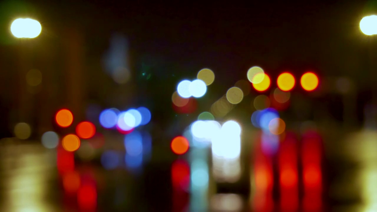 夜晚城市街道散焦灯光视频素材