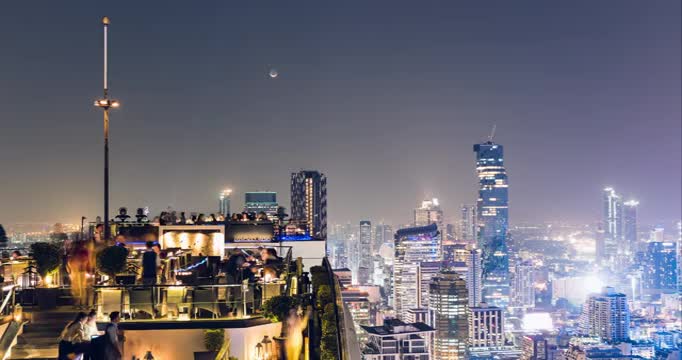 泰国楼顶酒吧城市夜景延时视频下载
