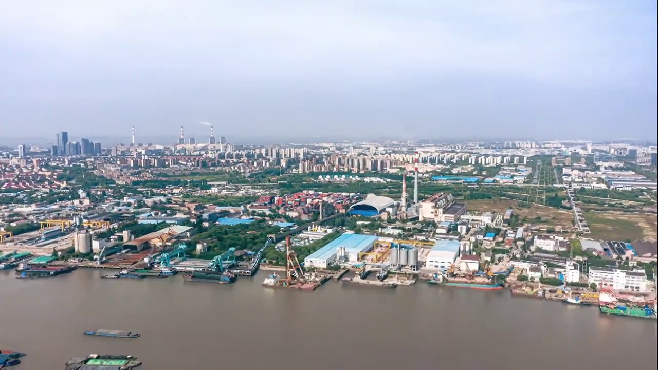 上海黄浦江畔边的热力发电厂视频下载