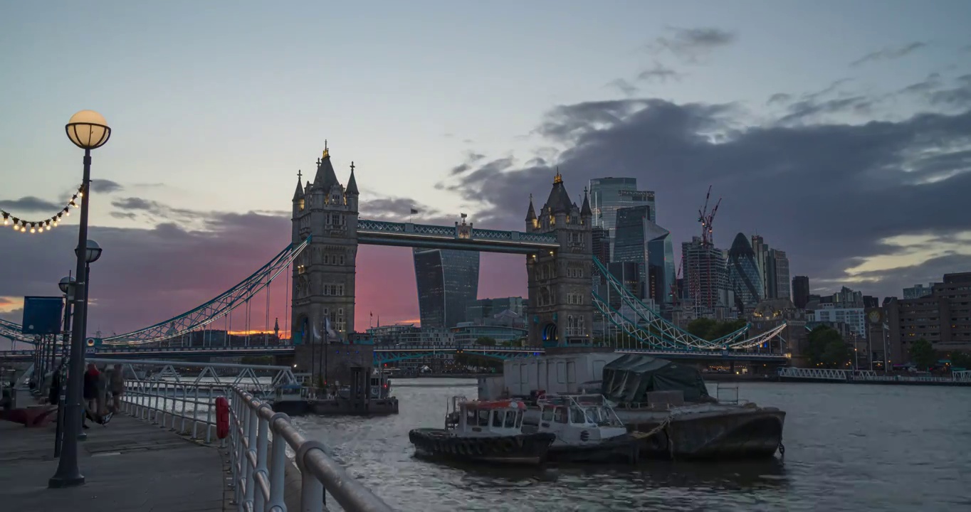 英国伦敦塔桥伦敦城夕阳日转夜延时摄影视频素材