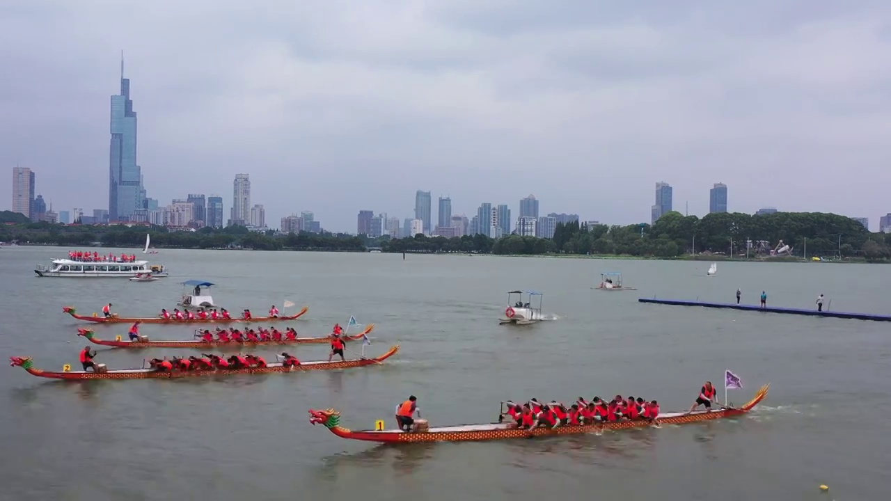 江苏南京玄武湖端午龙舟赛，划龙舟比赛的起点加速阶段视频下载