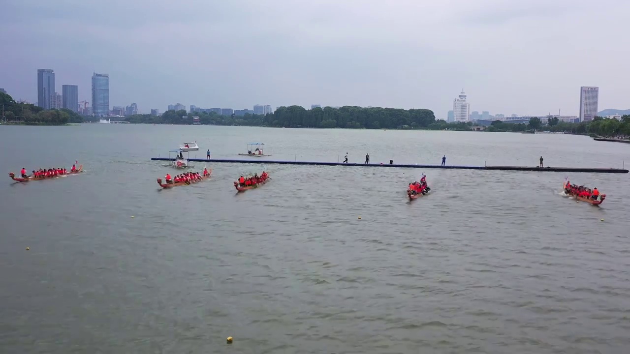 江苏南京玄武湖端午龙舟赛，划龙舟比赛的起点阶段视频下载