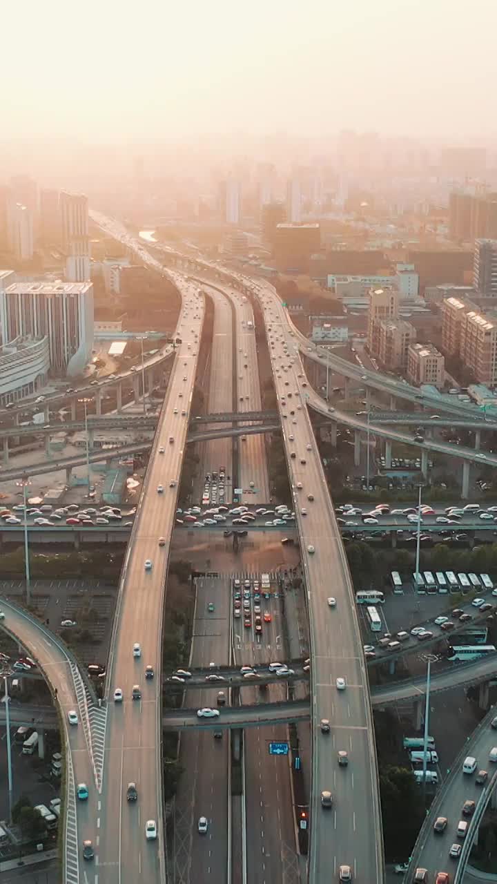 鸟瞰杭州超大型立交桥石德立交的车水马龙视频下载