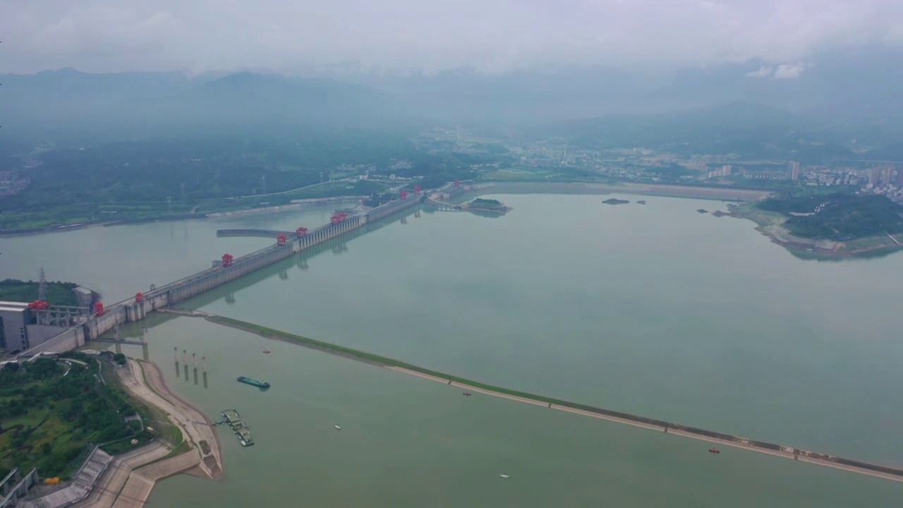 航拍长江三峡大坝五级船闸视频素材