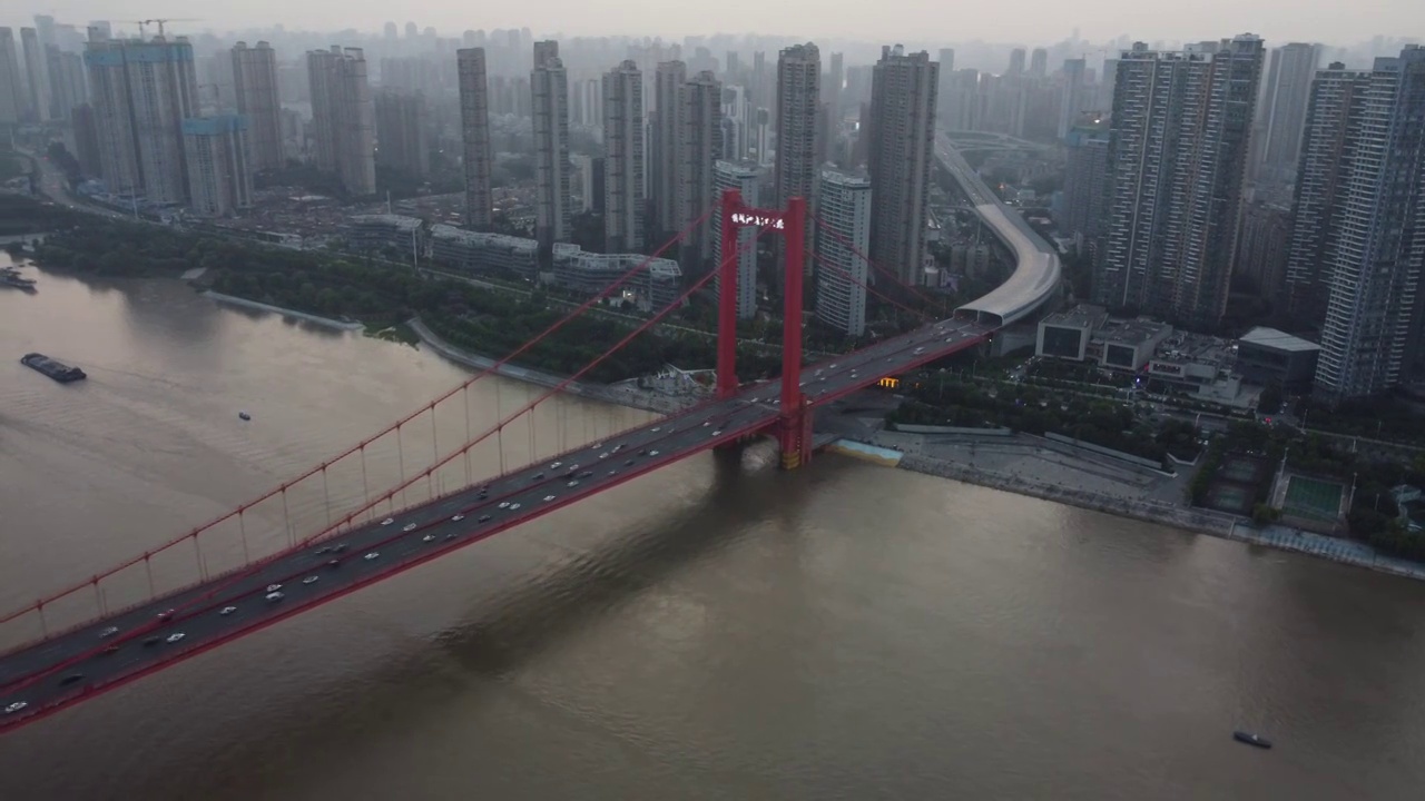 武汉鹦鹉洲大桥右刷锅视频素材