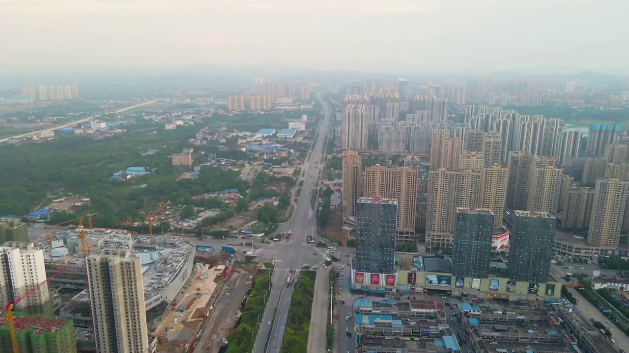 黄昏时刻，鄂州市城市风光航拍视频下载