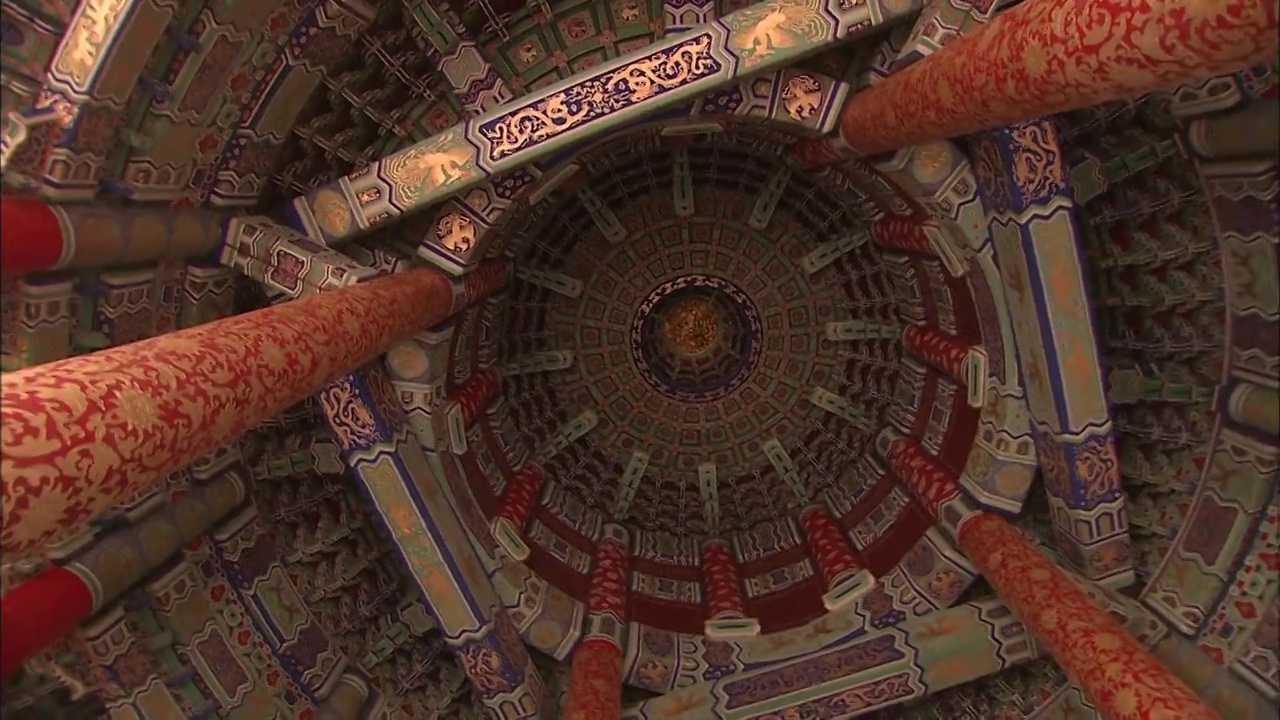 北京天坛祈年殿内顶部藻井滑轨镜头视频素材