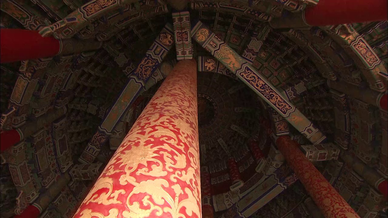 北京天坛祈年殿内楠木柱滑轨镜头视频素材